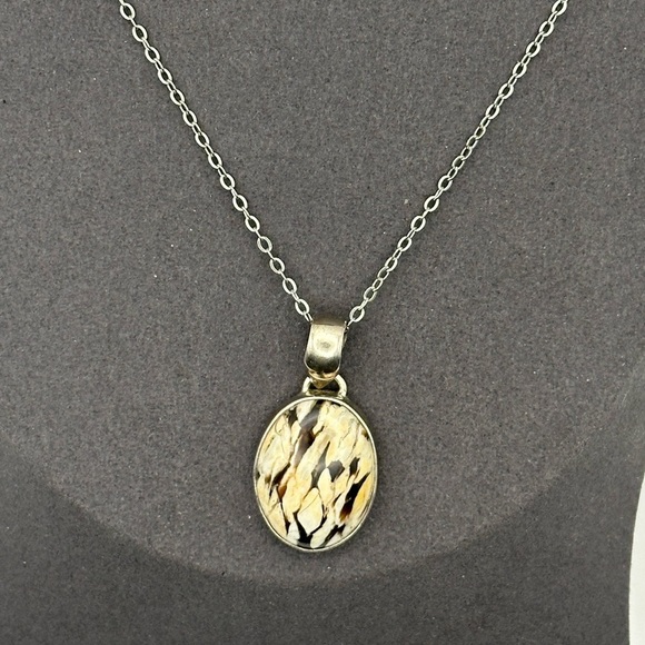 Oval Peanut Jasper Pendant in Silver 925 Setting on Silver Copper Chain - Picture 4 of 14